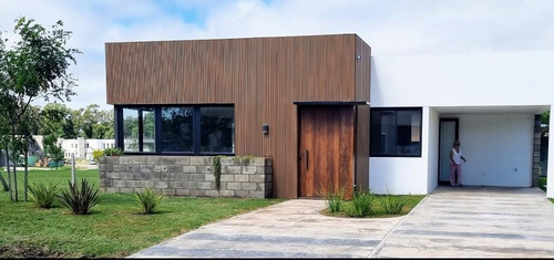 Casa En Venta - 3 Dormitorios 2 Baños - 600mts2 - Mar Del Plata