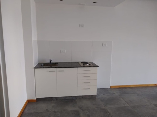 Imagen 7 de 11 de Monoambiente En Venta En Moron Centro