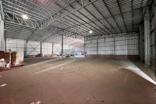 Arriendo Amplia Bodega Isla De Maipo