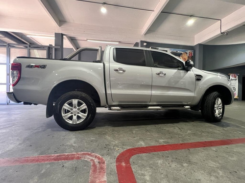 Imagen 5 de 22 de Ford Ranger Xlt 4x4 3.2 Usada 2021 Nueva Manual
