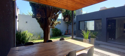 Lote En Venta Con Local Y Casa En Lote Propio En Centro Comenrcial De Villa Luzuriaga En Calle Principal Av. Arieta