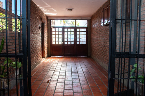 Casa En Venta, 3 Dormitorios, Sobre Av. A. Peñaloza