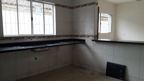 Casa Nova Com Piscina Próximo A Mercados, Escolas, Transportes...