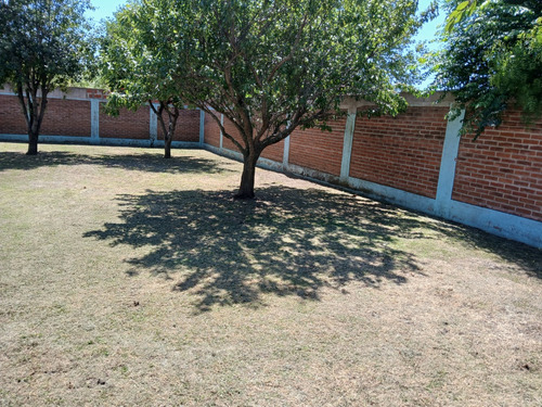 Se Vende Lote Con Paredon Perimetral Y Una Const. De 25 Mts