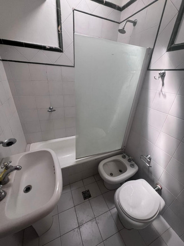 En Venta! Casa Centrica De 3 Dormitorios + Casas De 1 Dormitorio + Cochera 3 Autos! Inmejorable Ubicación