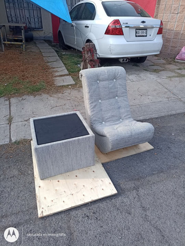 Venta De Sillón Con Taburete (centro De Mesa Y Banco )