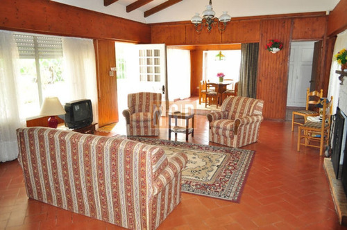 Imagen 13 de 30 de Casa Ubicada En Cantegril Con Lindo Terreno
