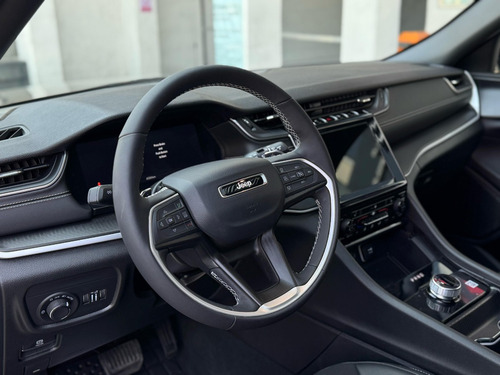 Jeep Grand Cherokee ALTITUDE V6 4X2