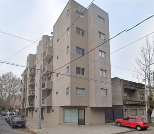 En Venta En Caseros Departamanto De 2 Ambientes En 3er Piso Al Frente Con Balcon Corrido F: 9607