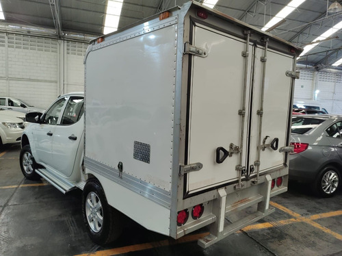 Imagen 5 de 14 de Mitsubishi L200 2015 2.4 Cabina Doble 4x2 Mt