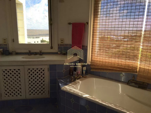 Hermosa Casa Con Vista Al Mar, En Punta Piedras 4 Dormitorios Y Dependencia ,con Piscina Y Parrillero