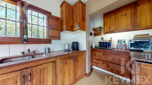 Casa, Parque, Quincho Y Pileta En Venta