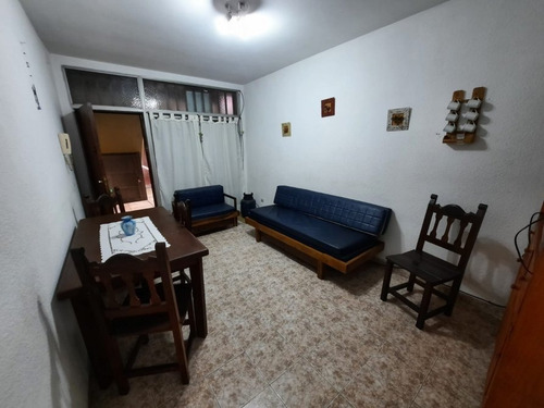 Imagen 2 de 12 de Amplio Departamento Dos Ambientes En Planta Baja Con Patio