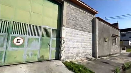 Terreno En Venta En El Barrio Lourdes, Maracay