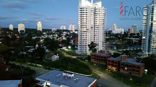 Imagen 3 de 26 de Apartamento En La Mansa 3 Dormitorios Y Servicio Con Terraza Cerrada Y Garage - Punta Del Este Mansa