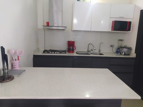 Imagen 11 de 25 de Town House En Urb. Lomas Del Este Res. Lomas Alto. Cl-fd605