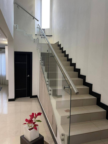 * Josefina Toledo: Hermosa Casa En Venta En El Parral, 495m², Cocina Concepto Abierto, Maletero, Bello Jardín Con Parrillera, Terraza, Fachada En Mármol, Planta 100%, Filtro Ósmosis Inversa, 268730