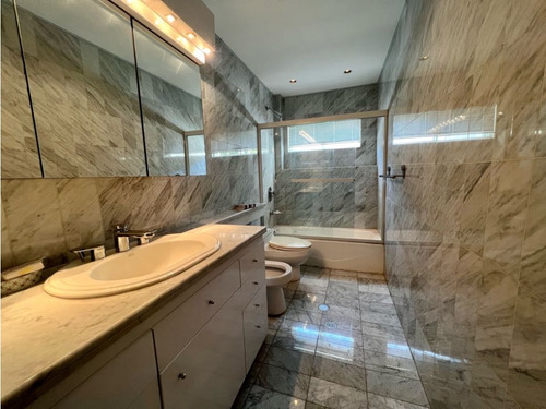 En Venta Casa 800m2. 6h/7b/4p. Urb. Valle Arriba
