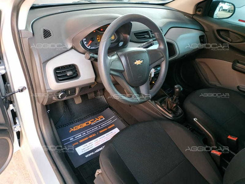 Imagem 13 de 15 de Chevrolet Onix 1.0 Mt Joy (flex) - 2017/2018 - Prata