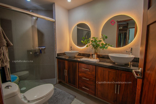 Casa En Venta De Lujo Bugambilias Zona Sur