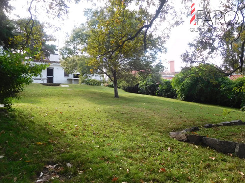 Oportunidad Destacada.construcción Solida Sobre Muy Buen Terreno, Ubicada En Golf