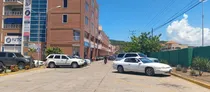 Comprar En Alquiler Local Comercial Y Oficinas Planta Baja ,centro Comercial Camino Real Barcelona