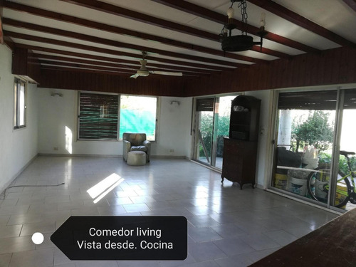 Casas En Venta - 8 Dormitorios 5 Baños - Bella Vista