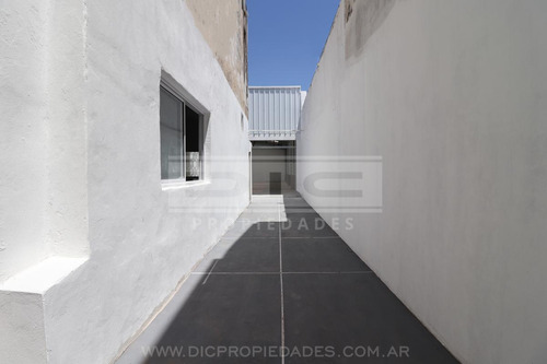 Inmejorable Inmueble Con Local Al Frente - San Isidro