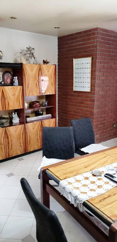Imagen 2 de 9 de Venta De Casa Chalet Con 3 Dormitorios En Wilde Centro