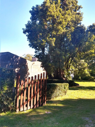 Lote En Chascomús , Cercano A La Laguna , Lindo Y Con Servicios .