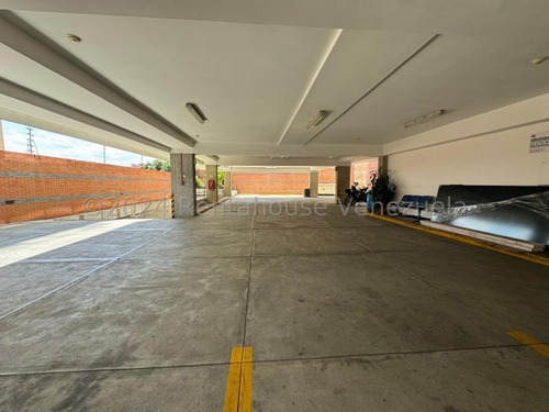 1091m2 De Terreno Y 2827m2 De Construcción , En Los Dos Caminos Espectacular Edificio Empresarial, Mls#24-18862