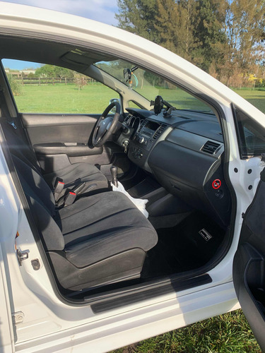 Nissan Tiida 1.8 Visia 5 p