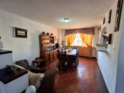 Isabel Paz Vende Penthouse En Portachuelo. Via Guataparo