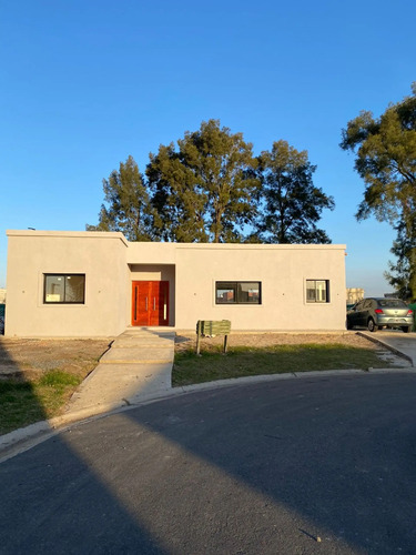 Casa 4 Ambientes En San Ramón, Pilar Del Este 