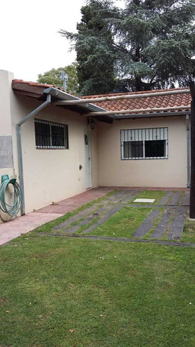 Imagen 13 de 14 de Casa De 3 Ambientes, Parrilla Cable, Internet Y Gas Natural.