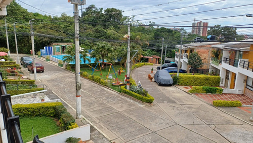 Casa De 2 Niveles En Conjunto Con Piscina Fusa