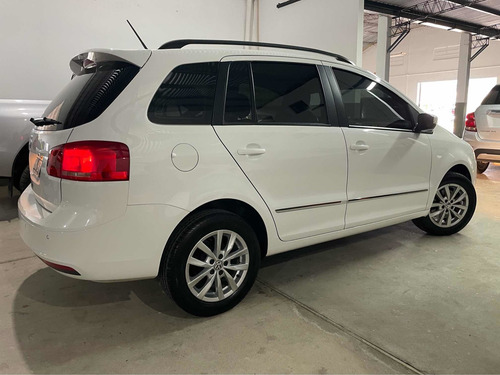 Imagen 3 de 12 de Volkswagen Suran 2015 1.6 Highline 101cv Cuero