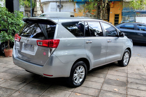 Toyota Innova 2.7 Srv 6at 8a