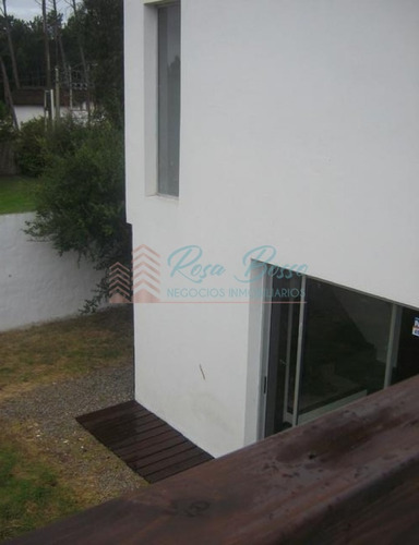 Casa En Pinares- Ref: 6031