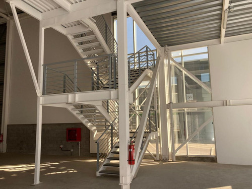 Arriendo Bodega Nueva C/of De 338 M2 En Parque Industrial, S