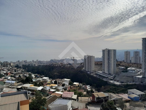 Depto. En Venta De 3d Y 2b, Vista A La Bahía En Viña Del Mar