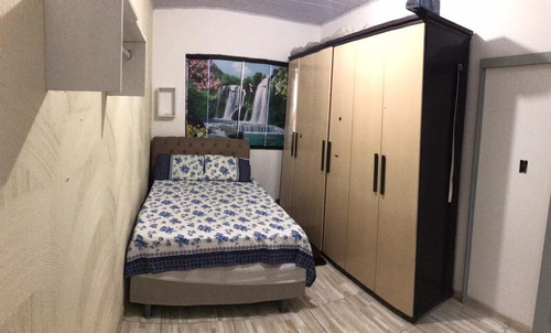 Imagem 13 de 14 de Casa Com 4 Q E 2 Suítes.
