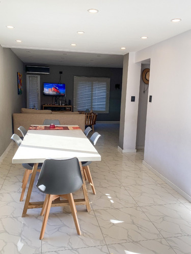 Venta Casa En Lote Propio Con Parque Y Piscina Villa Luzuriaga - Acepta Permuta!