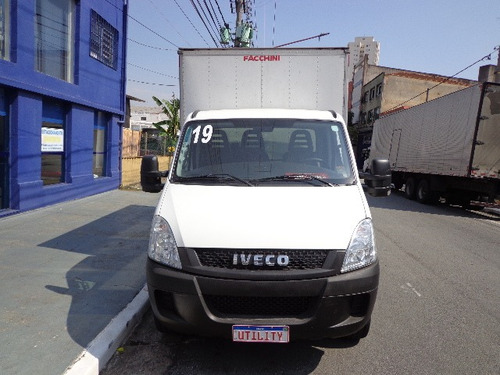 Imagem 7 de 11 de Iveco 35s14 Bau