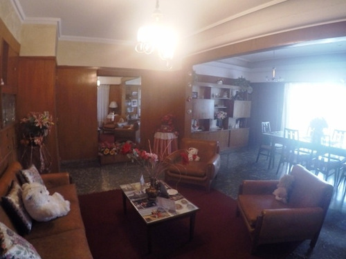 Imagen 3 de 17 de Casa 5 Amb C/dpto Y Patio .venta
