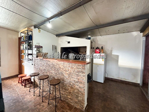 En Venta Casa De 3 Dormitorios, Colonia