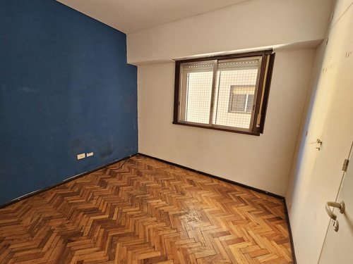 Departamento De 4 Ambientes Con Cochera Descubierta En Venta! Apto Crédito!