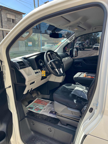 Toyota Hiace 2.8 Tdi Furgón 6at L1h1 3a 4p