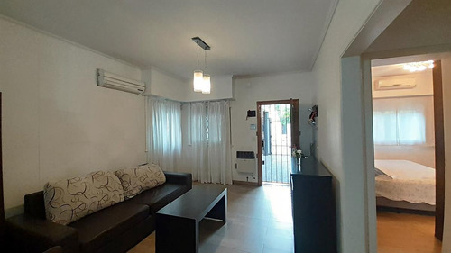 Imagen 4 de 16 de Venta Casa 3 Ambientes Con Jardín, Cochera, Quincho Y Piscina En Quilmes (30663)