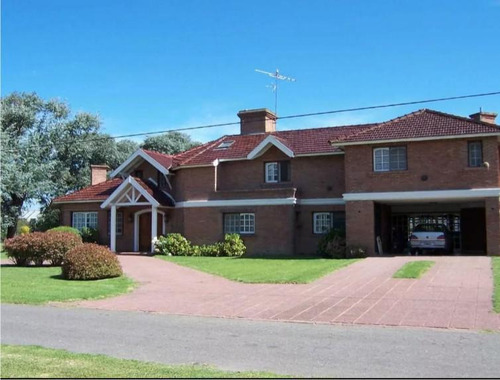 Casa De Cuatro Ambientes En Venta- Moreno